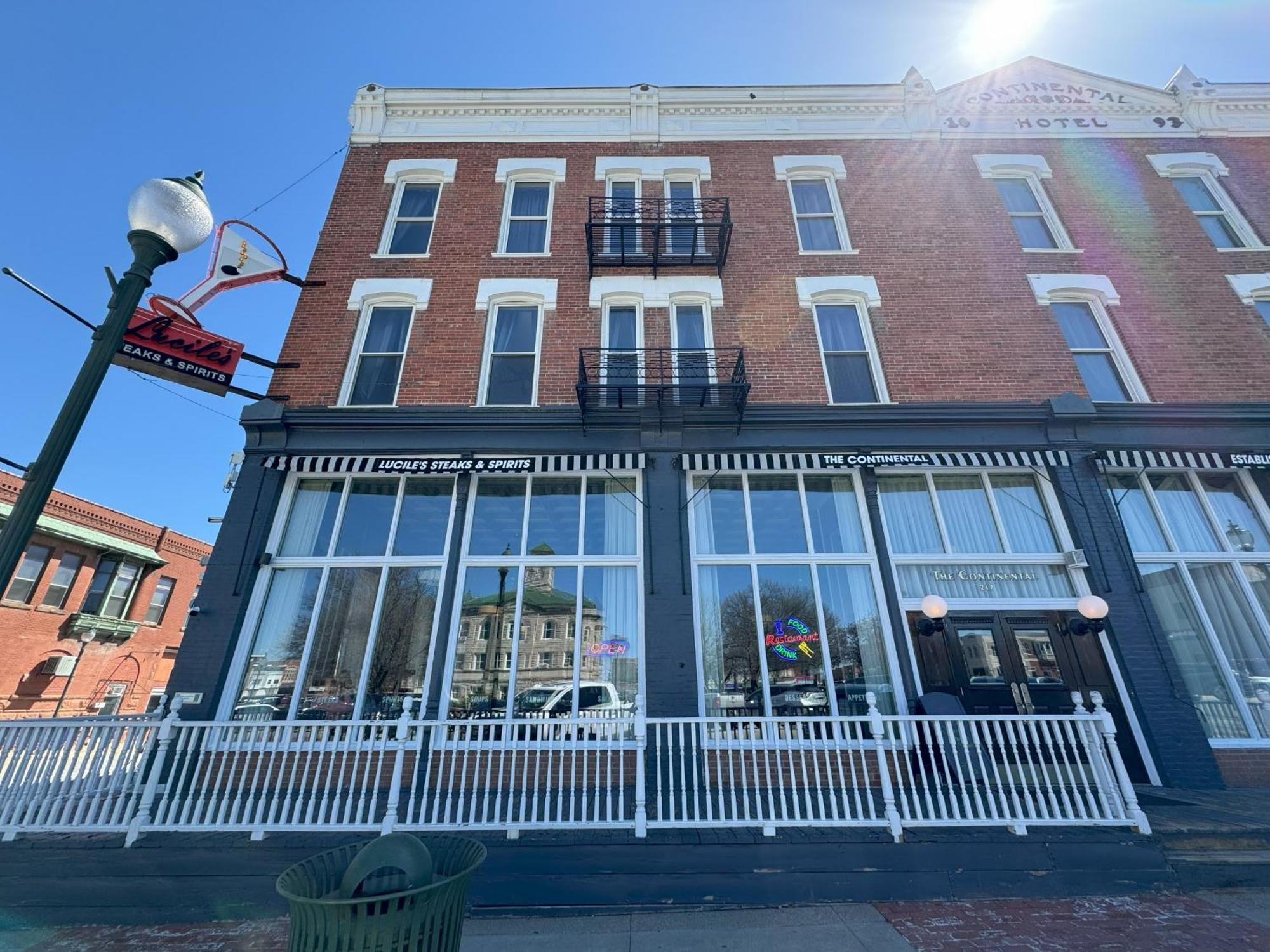 The Continental Hotel Centerville 外观 照片