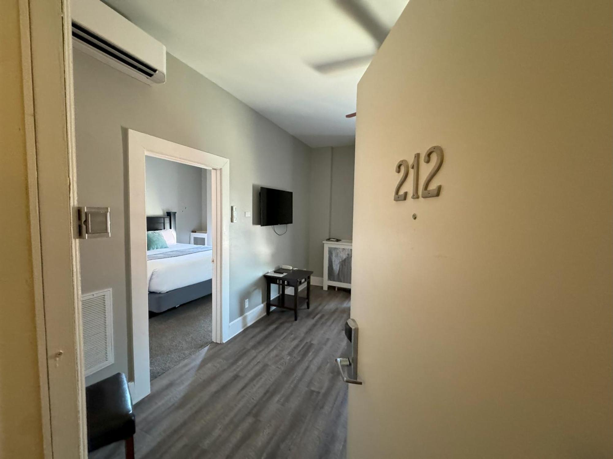 The Continental Hotel Centerville 外观 照片