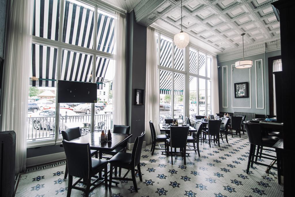 The Continental Hotel Centerville 外观 照片